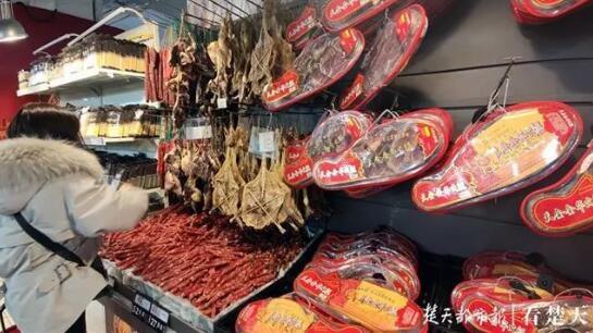 封装完好的腊鱼腊肉